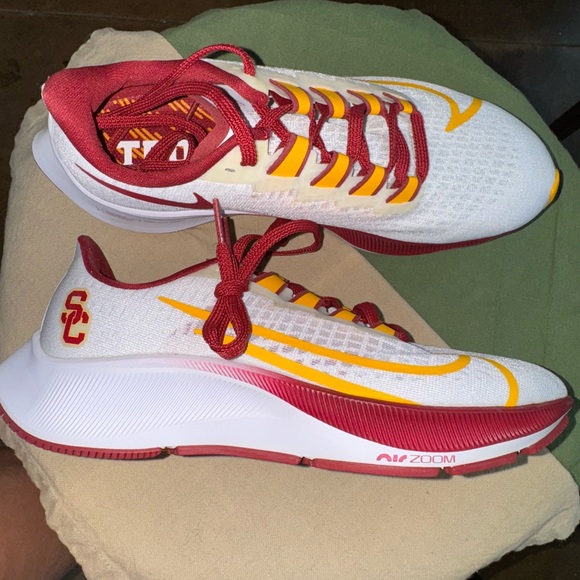 NEW! Nike Air Zoom Pegasus 37 USC-NWOT - Picture 2 of 15